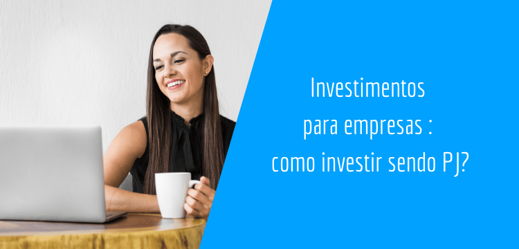 mulher branca segurando uma xícara e sorrindo de frente há um computador, do lado direito há uma parte em azul clara escrito: "Investimentos para empresas : como investir sendo PJ?"